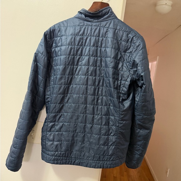 Patagonia Men's Navy Puffer Jacket with Red Accents - Picture 2 of 3